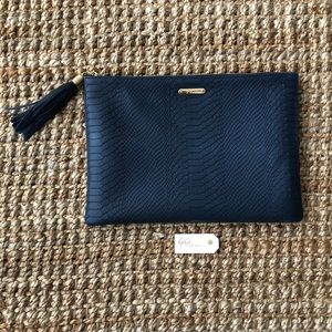 Gigi New York Uber Clutch in Navy